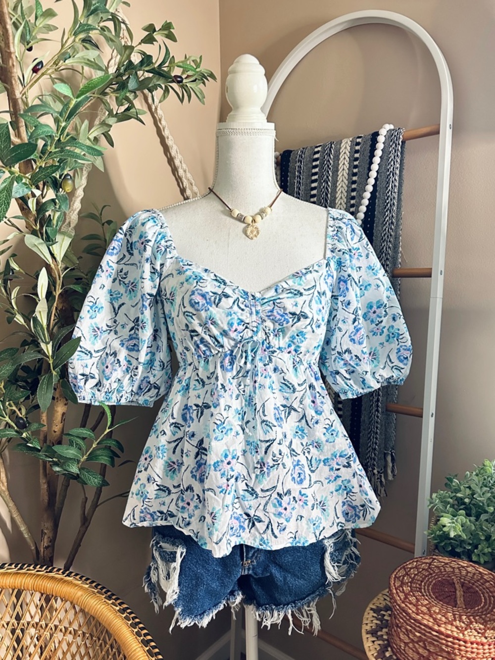 LC Lauren Conrad Floral Peplum Blouse Small Cottagecore Puff Sleeve Blue White